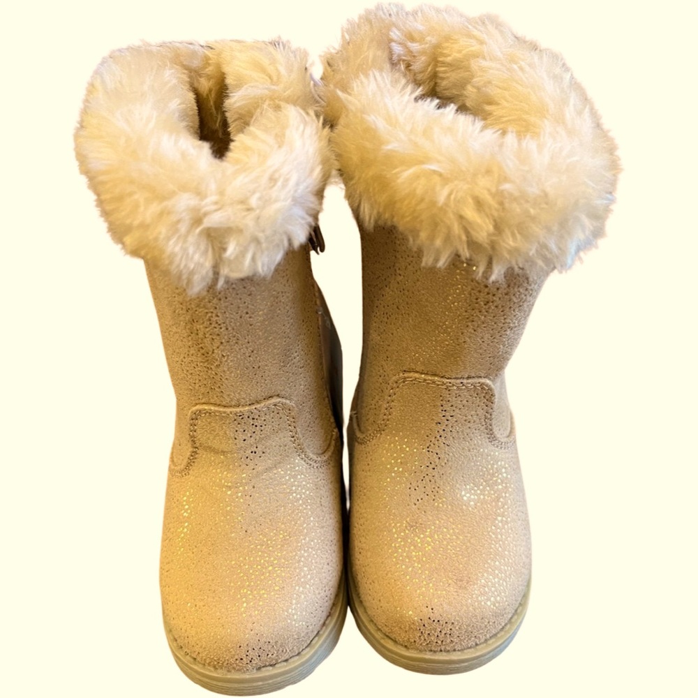 NWT Girls Leah shearling style boots by CT & Jack.